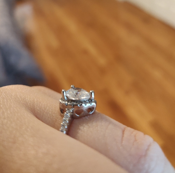 Silver halo heart rhinestone ring - Picture 5 of 7